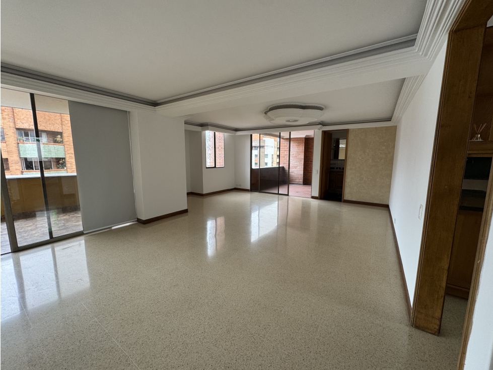 Vendo Apto piso alto Laureles unidad completa — foto 2