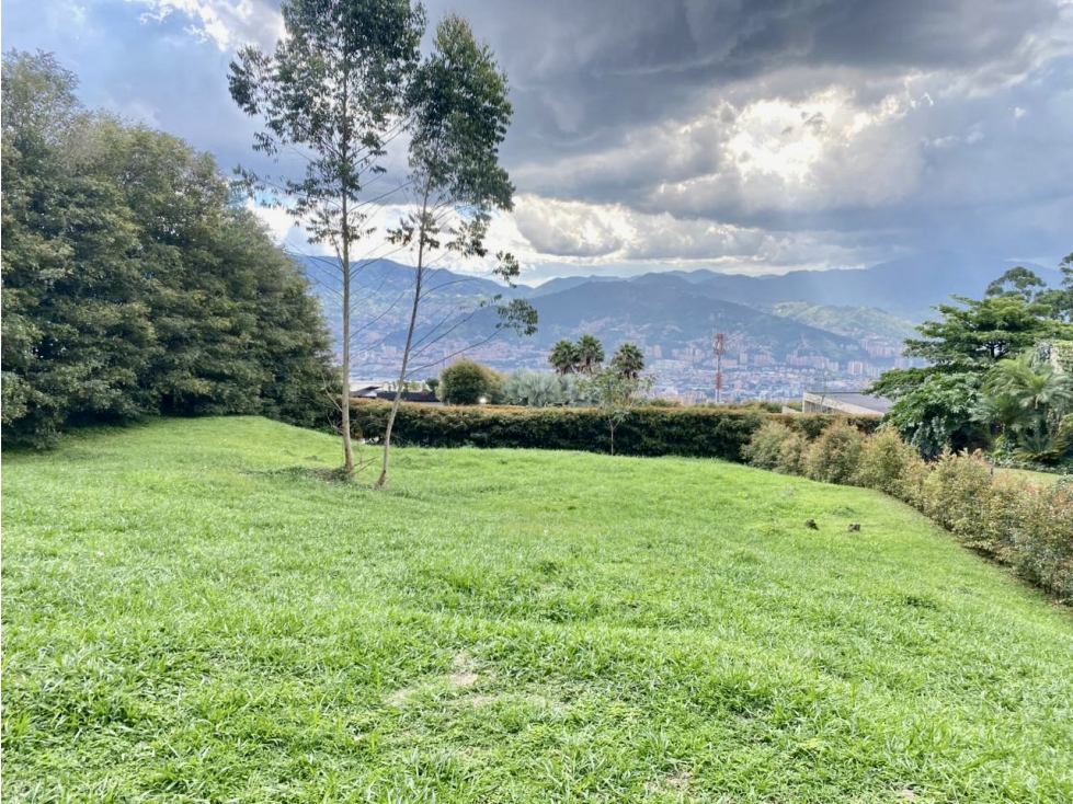 LOTE EN EXCLUSIVA PARCELACION CON VISTA A LA CIUDAD ! — foto 4