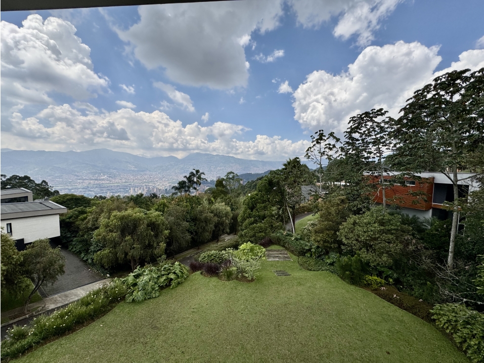 HERMOSA CASA EN LAS PALMAS CON VISTA A LA CIUDAD!