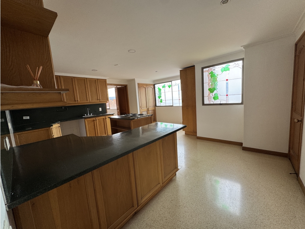 Vendo Apto piso alto Laureles unidad completa — foto 3