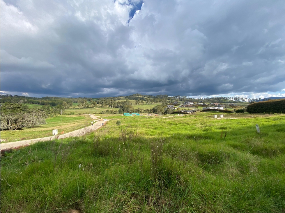 HERMOSO LOTE EN UNIDAD CERRADA EN EL ALTO!! — foto 3