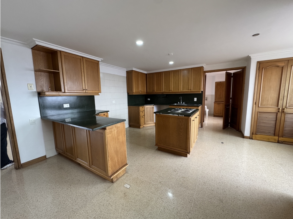 Vendo Apto piso alto Laureles unidad completa — foto 4