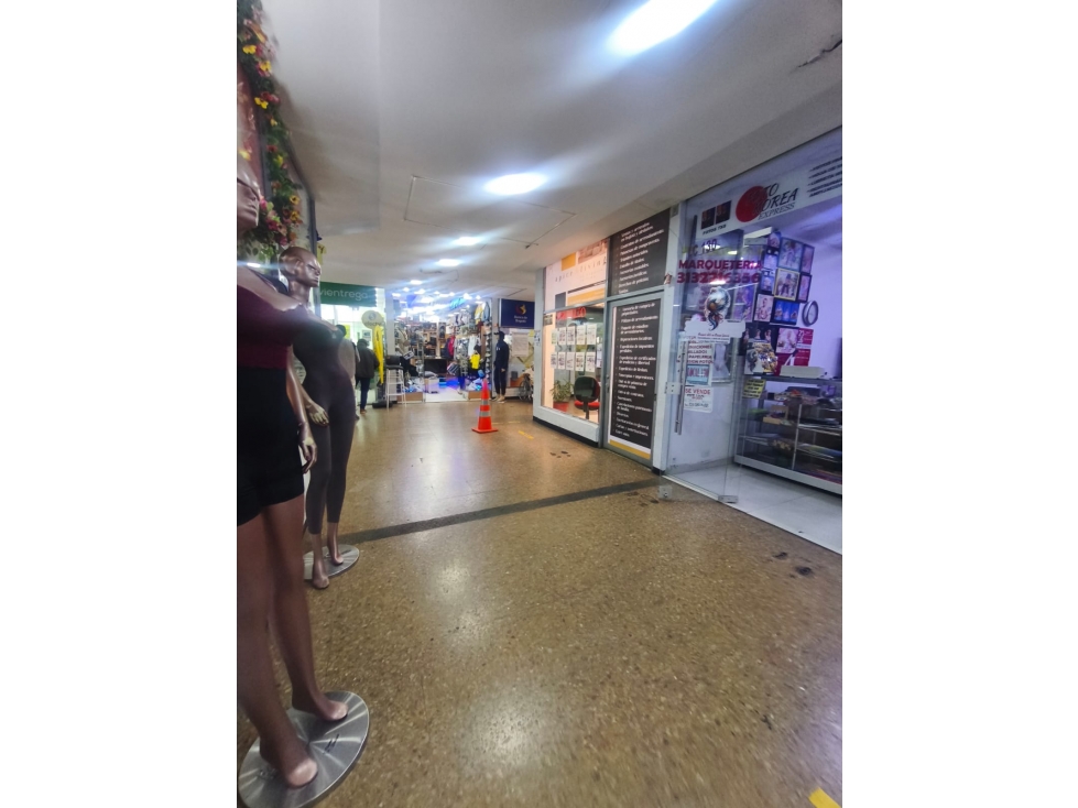 SE VENDE LOCAL COMERCIAL UBICADO EN EL CENTRO COMERCIAL CARACAS — foto 3