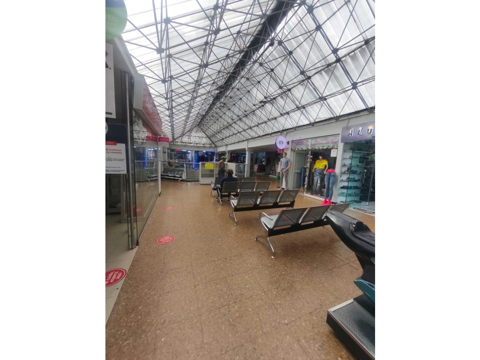 SE VENDE LOCAL COMERCIAL UBICADO EN EL CENTRO COMERCIAL CARACAS — foto 2