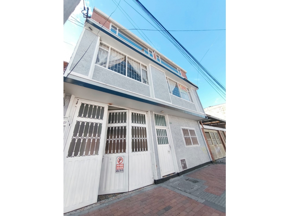 SE VENDE CASA AMPLIA UBICADA EN EL BARRIO MOLINOS I — foto 2