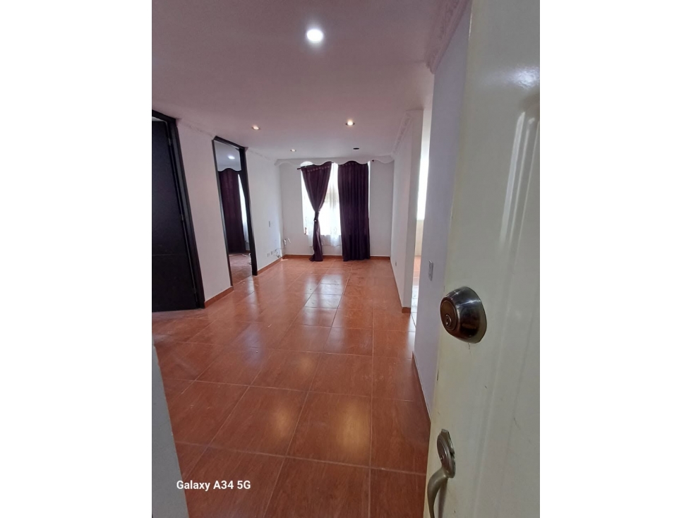 SE VENDE APARTAMENTO PORTAL DE MOLINOS 1 — foto 2
