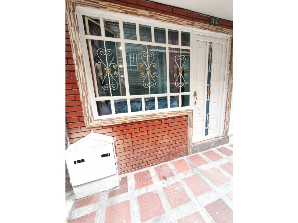 SE VENDE APARTAMENTO BIFAMILIAR UBICADO EN LA AURORA