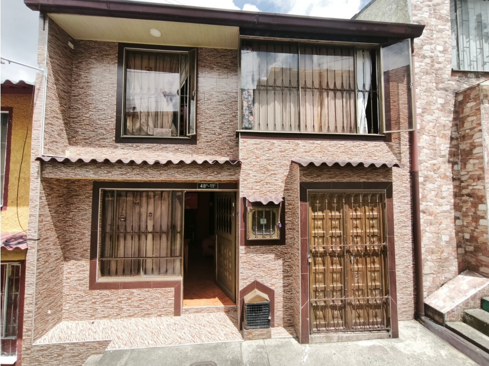 SE VENDE CASA AMPLIA UBICADA EN ZARAZOTA