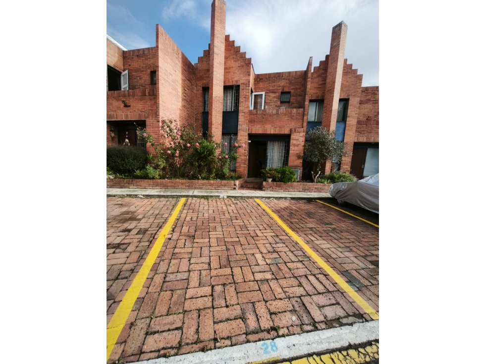 SE VENDE CASA EN AGRUPACIÓN VIVIENDA EL REDIL — foto 2