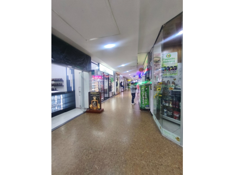 SE VENDE LOCAL COMERCIAL UBICADO EN EL CENTRO COMERCIAL CARACAS — foto 2