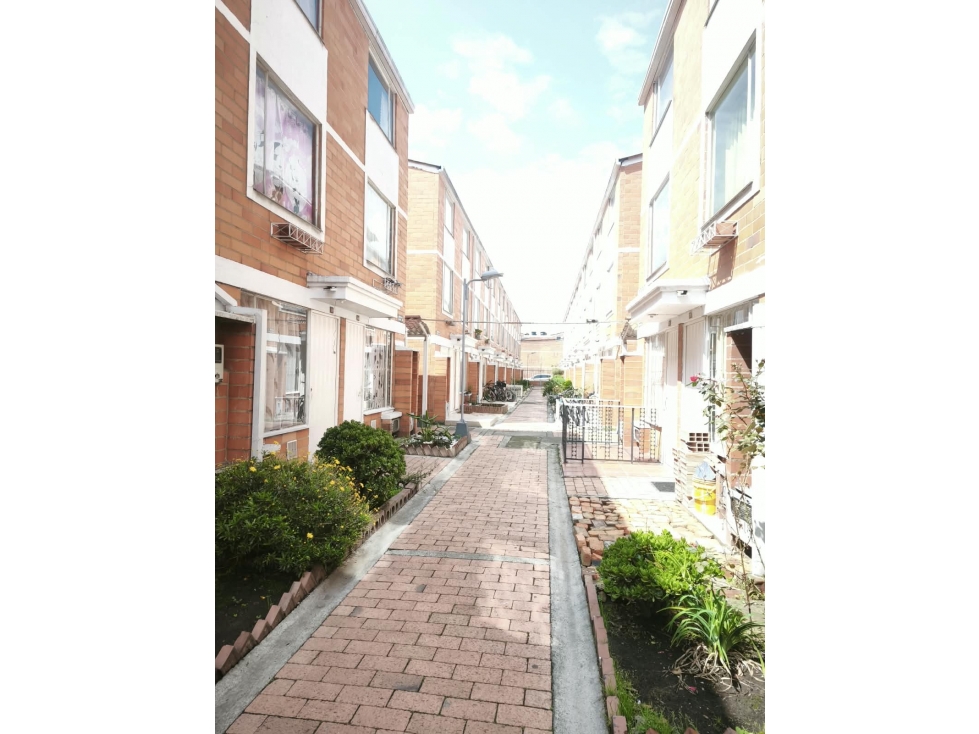 SE VENDE CASA AGRUPACIÓN RESIDENCIAL CEREZOS DE NUEVA CASTILLA — foto 4
