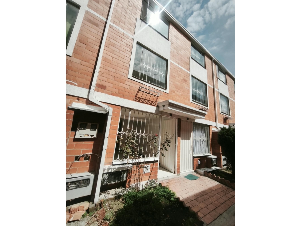 SE VENDE CASA AGRUPACIÓN RESIDENCIAL CEREZOS DE NUEVA CASTILLA — foto 3