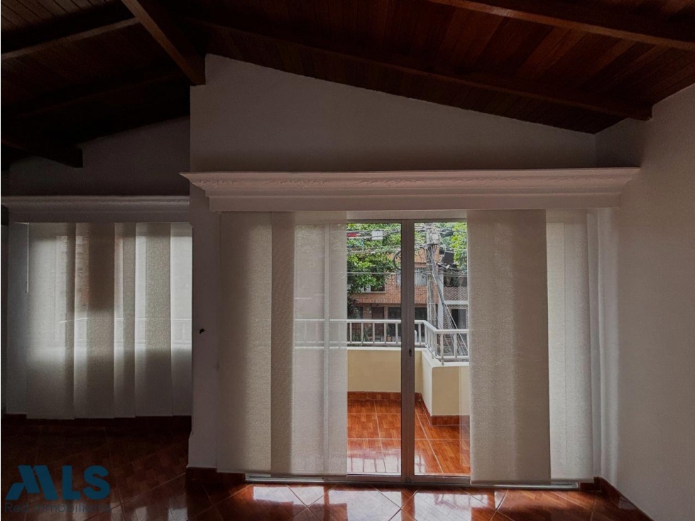ENVIGADO l Venta de propiedad de 2 niveles