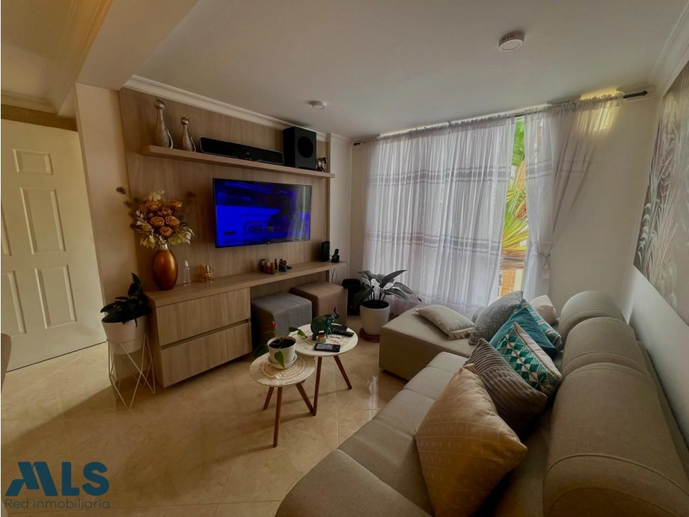 SANTA LUCÍA | Apartamento remodelado en urbanización cerrada