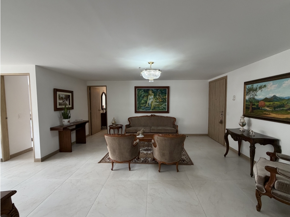 ENVIGADO | Apartamento en venta de 162 m² con balcón