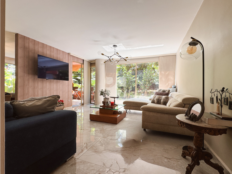 Apartamento en venta en El Poblado en la Milla de Oro de 201 mts