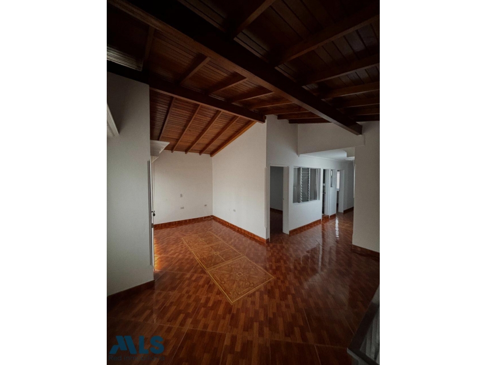 ENVIGADO l Venta de propiedad de 2 niveles — foto 2