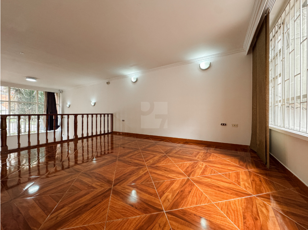 CASA CHAPINERO ALTO 281 M2 REMODELADO CON AMPLIO JARDÍN — foto 2