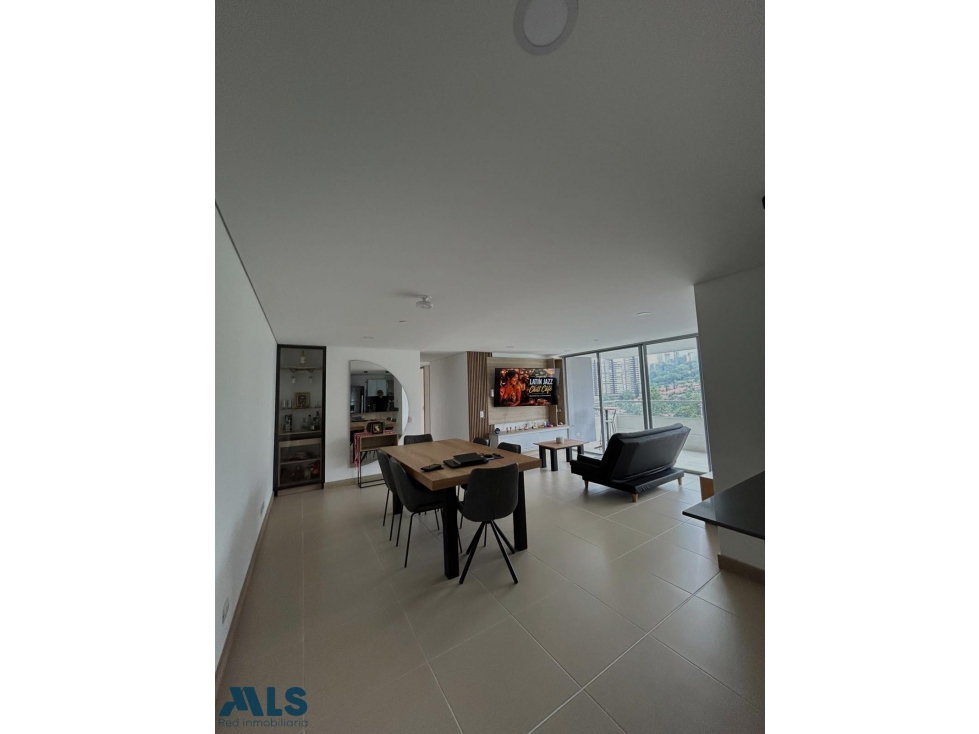 ENVIGADO | Apartamento seminuevo con excelente vista y sin poniente - 2