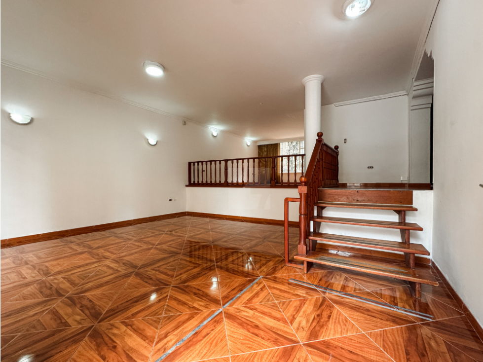 CASA CHAPINERO ALTO 281 M2 REMODELADO CON AMPLIO JARDÍN — foto 3