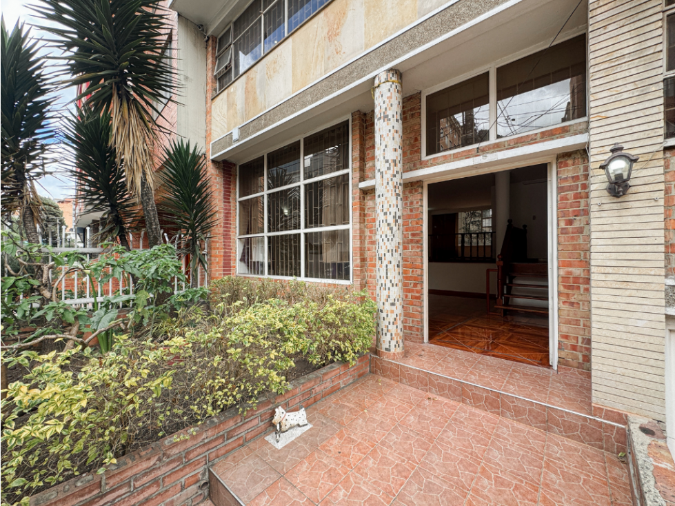 CASA CHAPINERO ALTO 281 M2 REMODELADO CON AMPLIO JARDÍN — foto 4