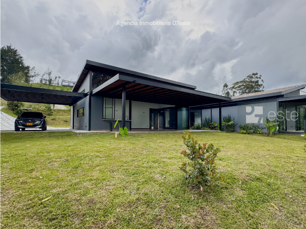 Casa Nueva de 397 m² en un Solo Nivel Montesereno, El Retiro