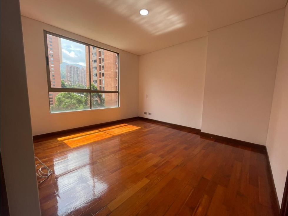 [BV] Amplio apartamento en venta La Calera, Poblado, Medellín — foto 5