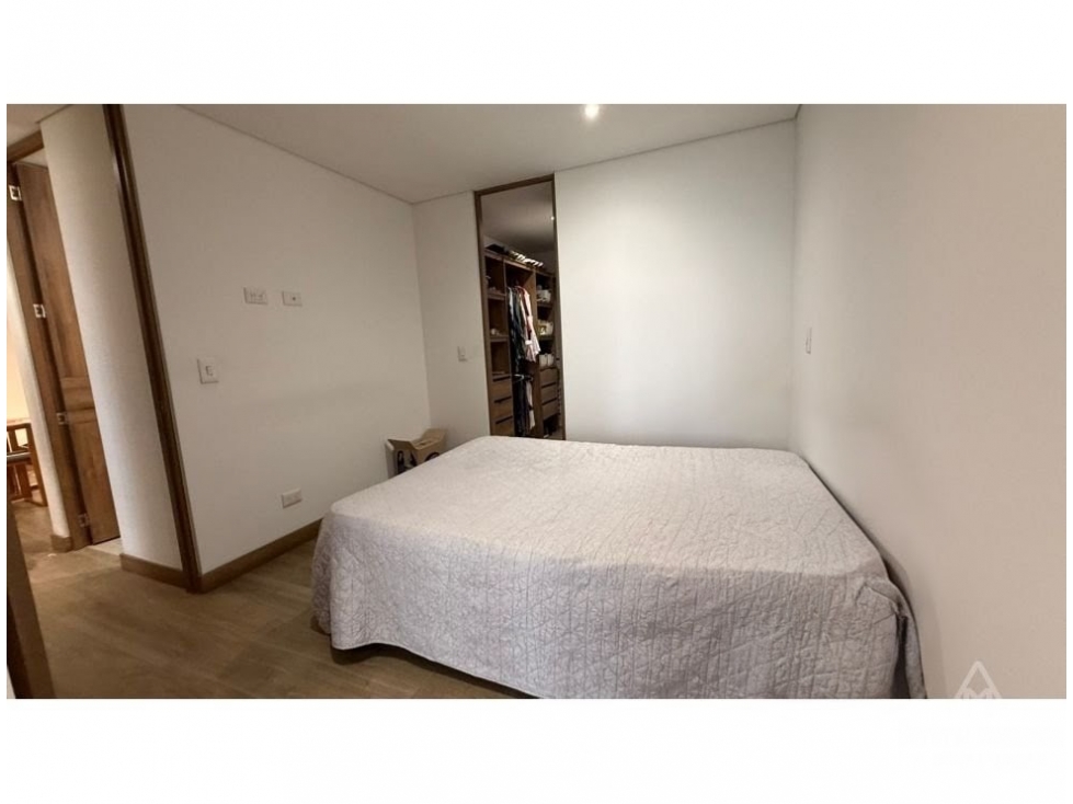 [YV] EN VENTA APARTAMENTO MODERNO EN CIUDAD DEL RÍO, MEDELLÍN — foto 4