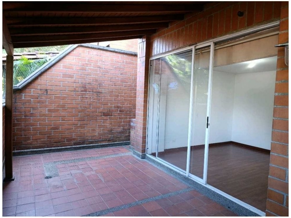 [YV] APARTAMENTO PARA REMODELAR SECTOR PATIO BONITO, EL POBLADO — foto 2