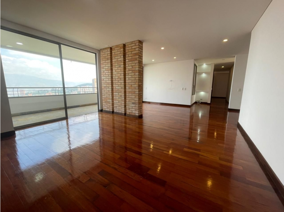 [BV] Amplio apartamento en venta La Calera, Poblado, Medellín