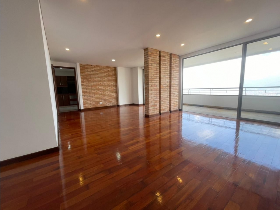 [BV] Amplio apartamento en venta La Calera, Poblado, Medellín — foto 2