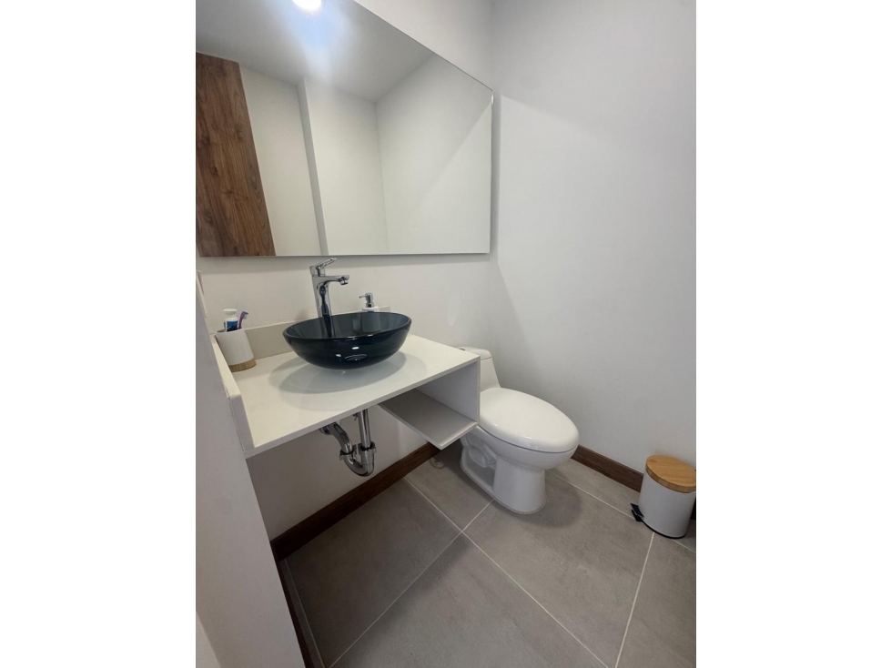 EN VENTA APARTAMENTO MODERNO, CIUDAD DEL RÍO, MEDELLIN — foto 2