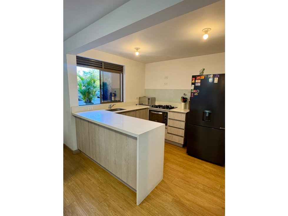 [NA] VENTA APARTAMENTO LOMA DE LOS BERNAL, UNIDAD COMPLETA, MEDELLIN