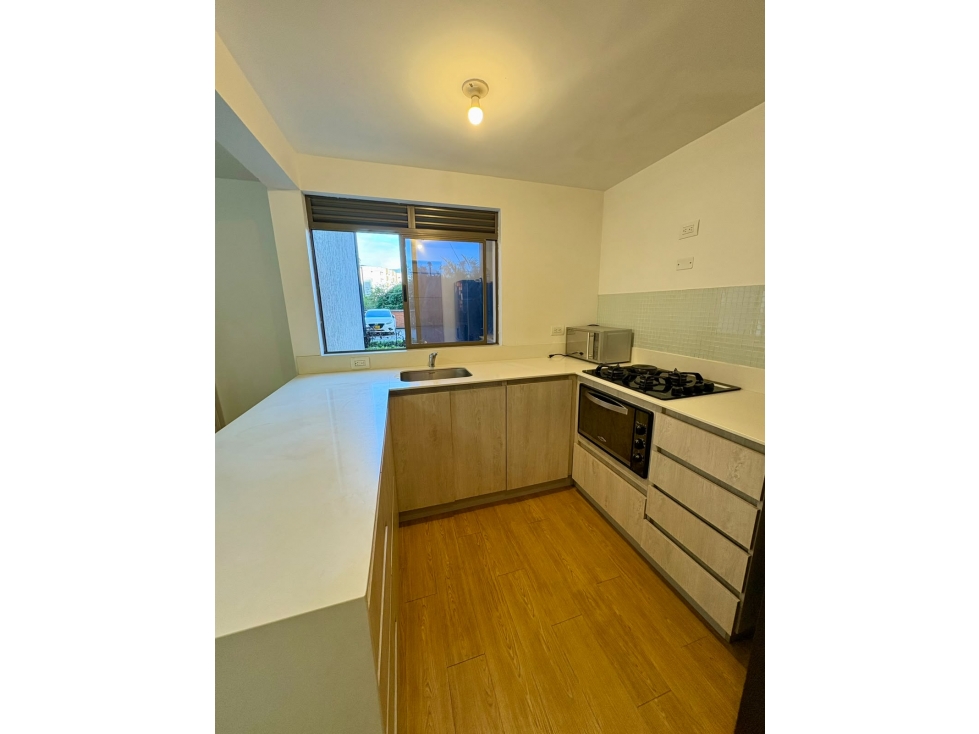 [NA] VENTA APARTAMENTO LOMA DE LOS BERNAL, UNIDAD COMPLETA, MEDELLIN — foto 2