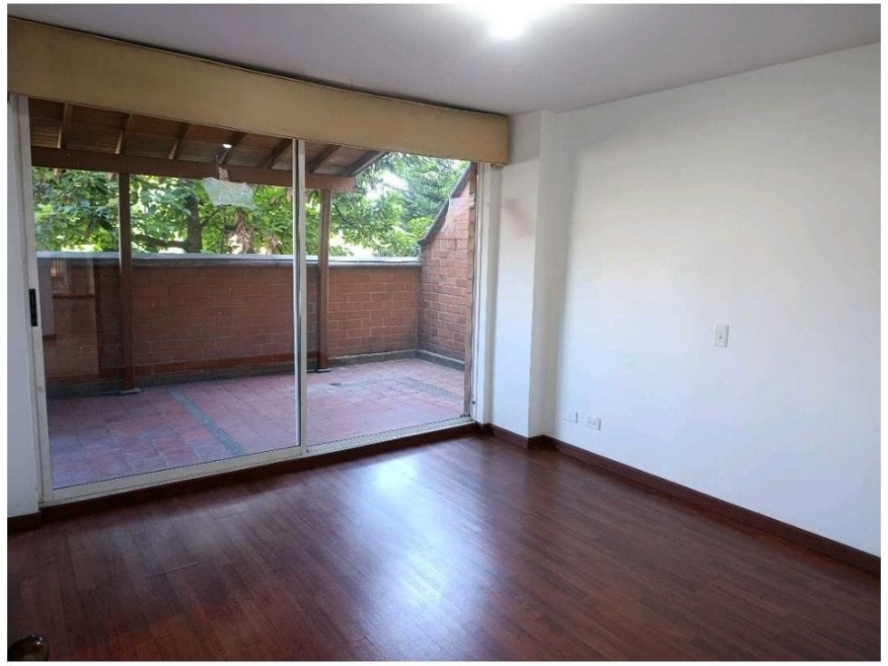 [YV] APARTAMENTO PARA REMODELAR SECTOR PATIO BONITO, EL POBLADO