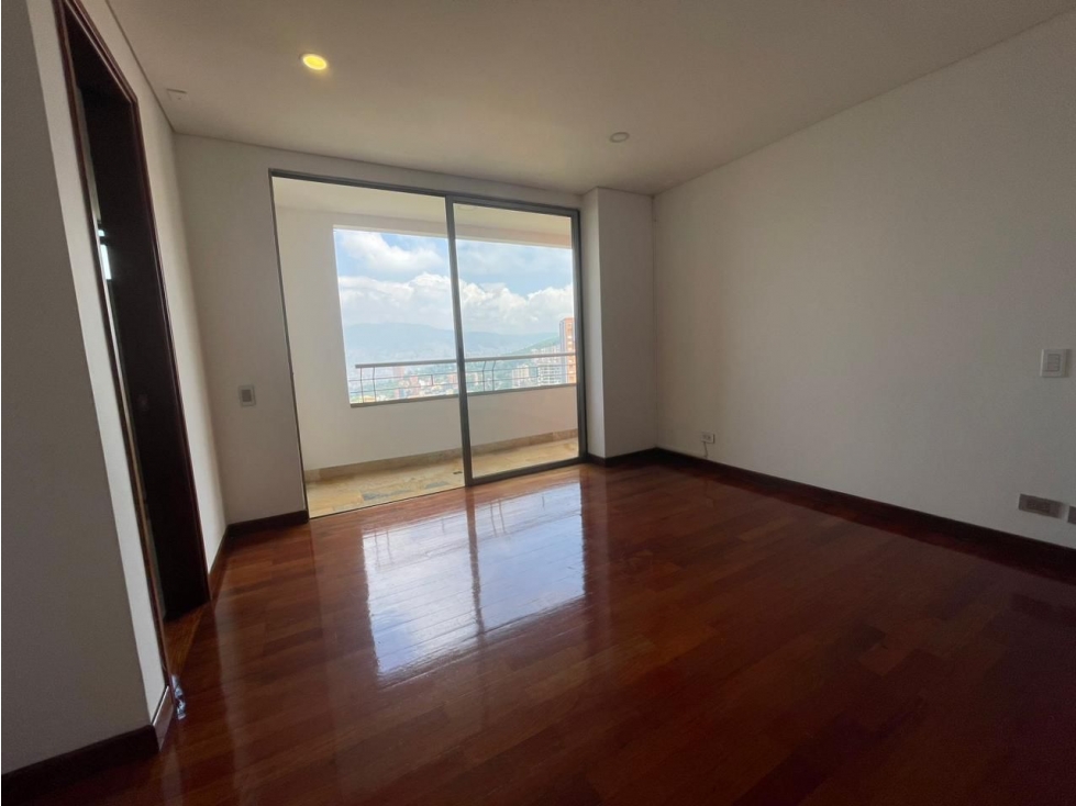 [BV] Amplio apartamento en venta La Calera, Poblado, Medellín — foto 3