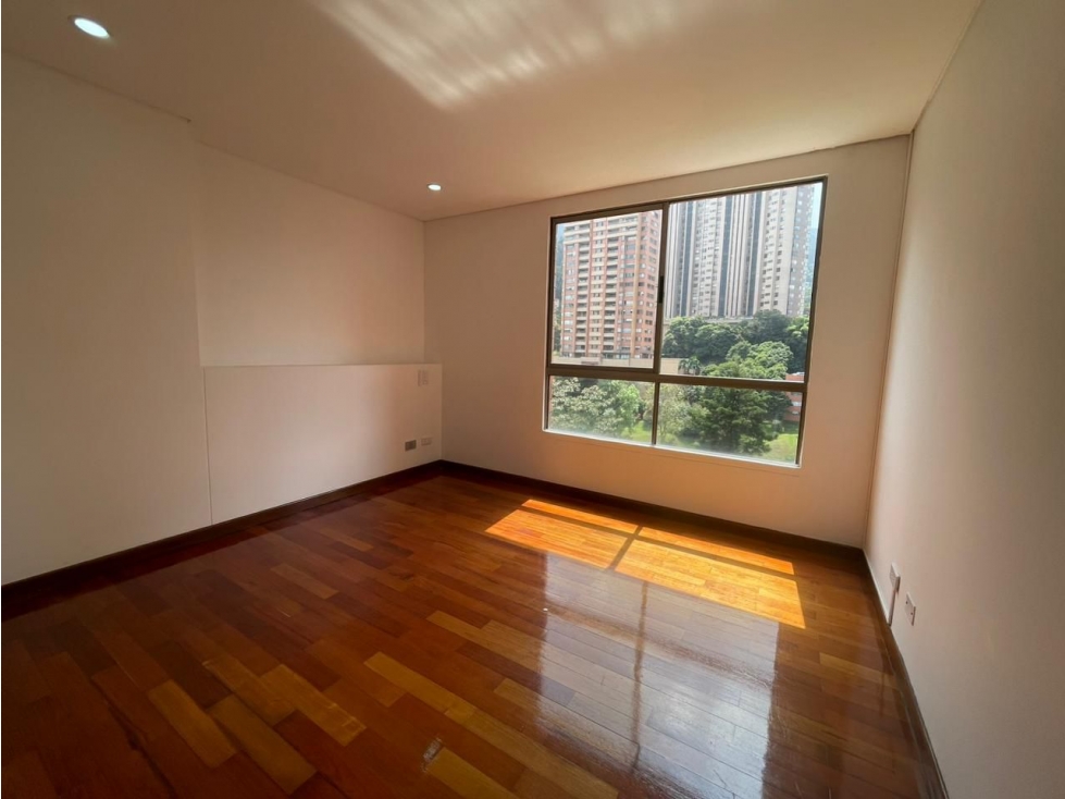 [BV] Amplio apartamento en venta La Calera, Poblado, Medellín — foto 4