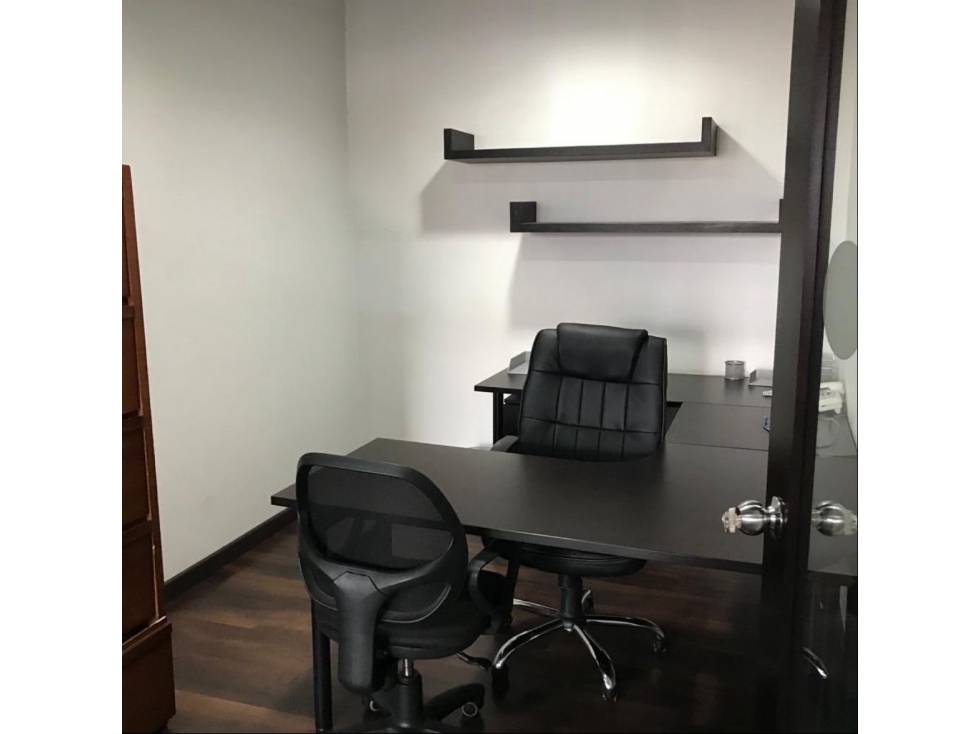 Arriendo oficina en el Centro Comercial Unilago - 4