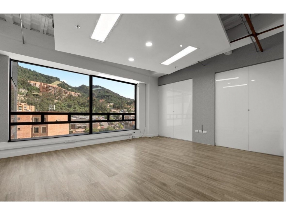 Venta o arriendo de oficina ubicada en el Edificio triple A - 1