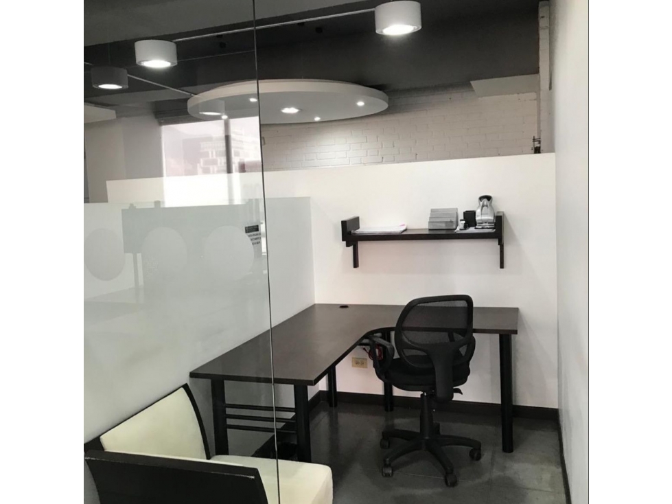 Arriendo oficina en el Centro Comercial Unilago - 2