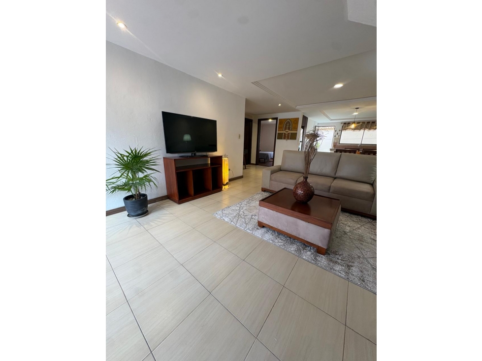 Alquiler de Departamento Amueblado 100m², Sector calle Roma, Cuenca — foto 4