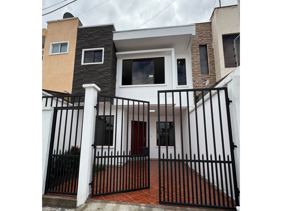 Venta de Casa Nueva, Cuenca, Sector Ciudadela de Arquitectos, 130 m2 - 1