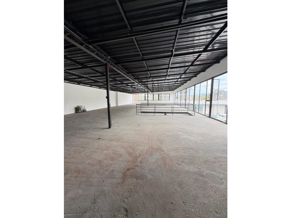 Alquiler Local Comercial, Rio Plaza, Puertas del Sol, Cuenca 310 m2 - 6