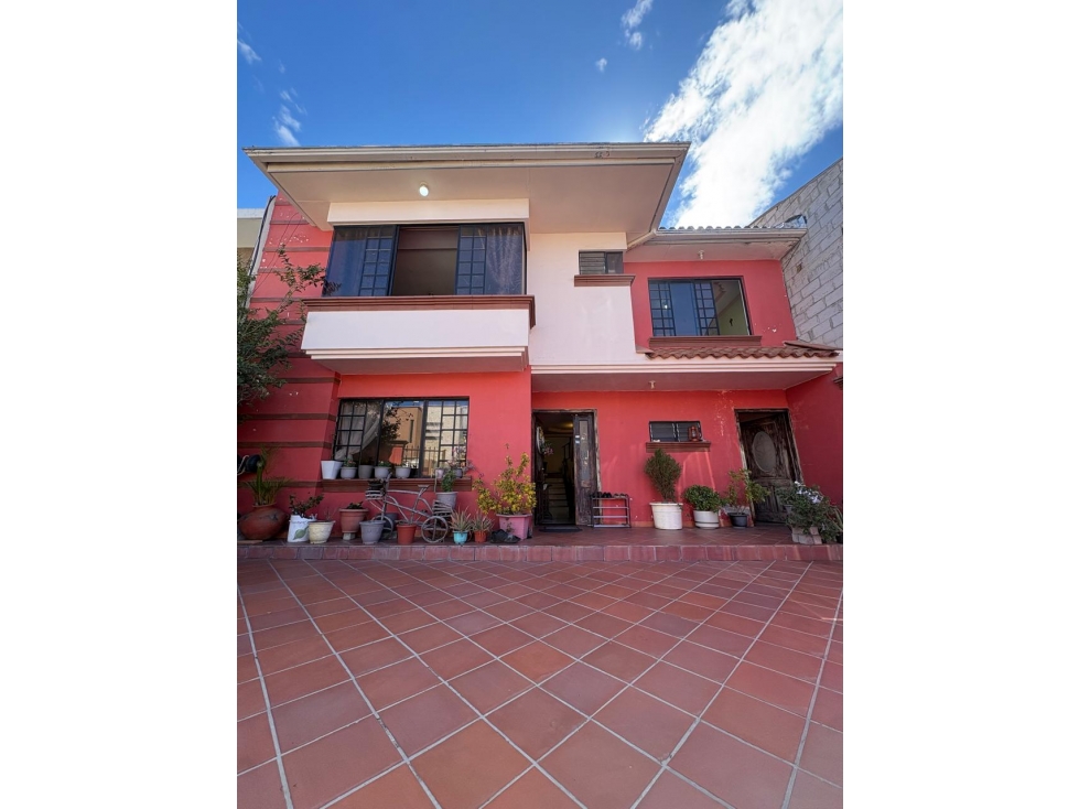 Venta de Casa, Cuenca, Sector Ricaurte, 277 m2 — foto 2