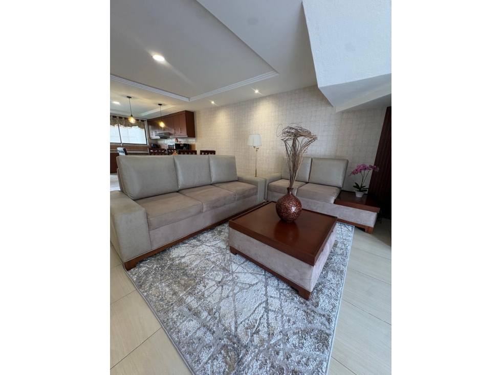 Alquiler de Departamento Amueblado 100m², Sector calle Roma, Cuenca — foto 3