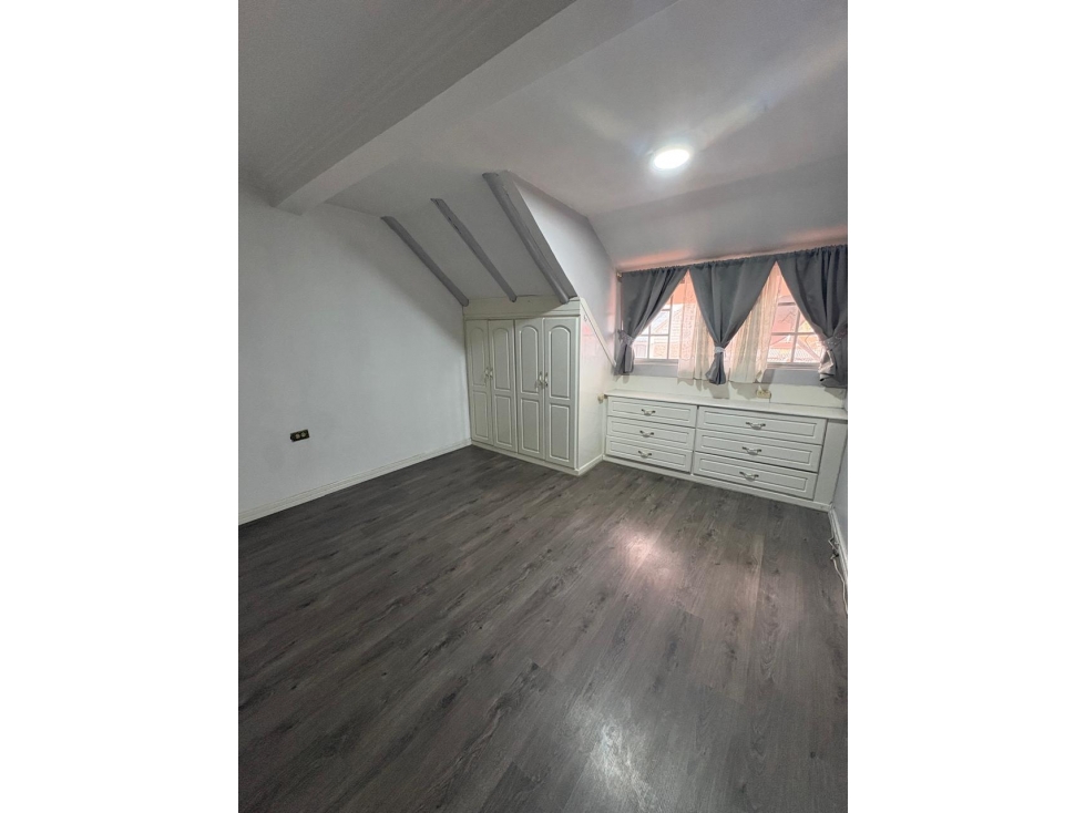 Venta de Departamento, Cuenca, Sector Paseo de los Cañariz, 110 m2 — foto 2