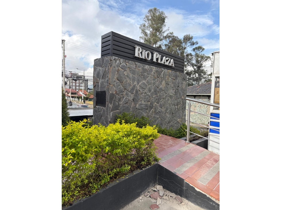 Alquiler Local Comercial, Rio Plaza, Puertas del Sol, Cuenca 310 m2 - 1