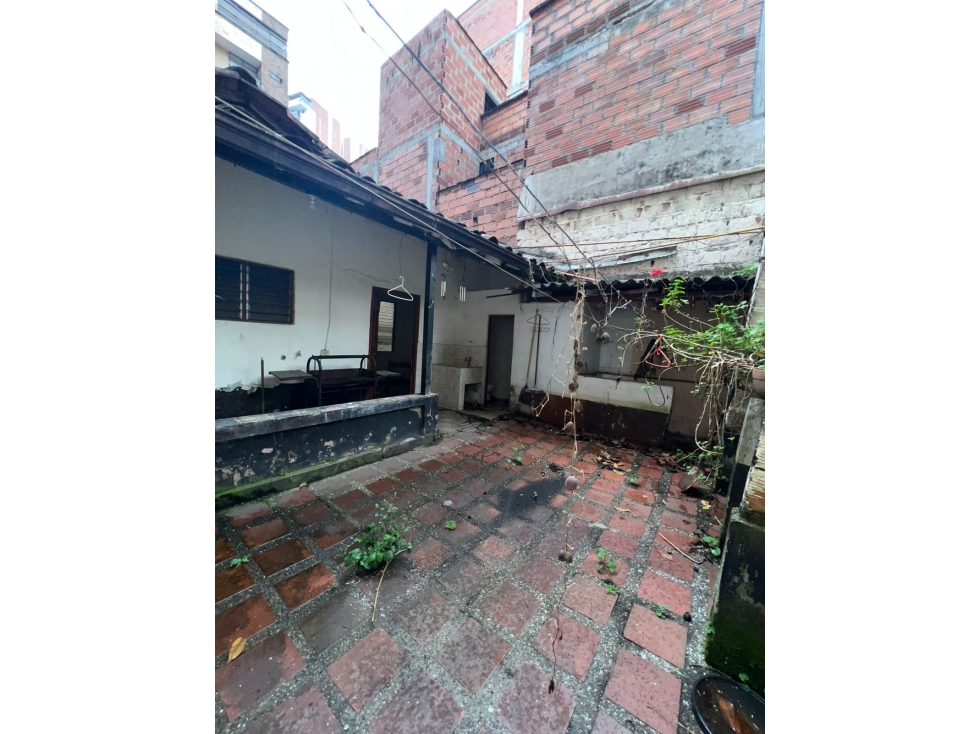 VENDO CASALOTE PARA INVERSIÓN EN SABANETA