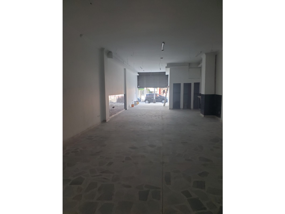 ARRIENDO HERMOSO LOCAL EN EXCELENTE UBICACIÓN COMERCIAL - 2