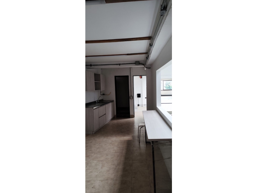 VENDO O ARRIENDO HERMOSA BODEGA ESQUINERA VISIBLE PARA NEGOCIO(S) — foto 5